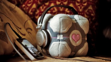 cube;game;headphone;listen;music;Portal;plush;
